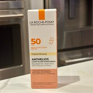 La Roche Posay Anthelios Tinted Fluid Mineral Face Sunscreen SPF 50